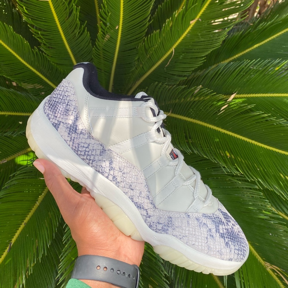 Jordan 11 low snakeskins
